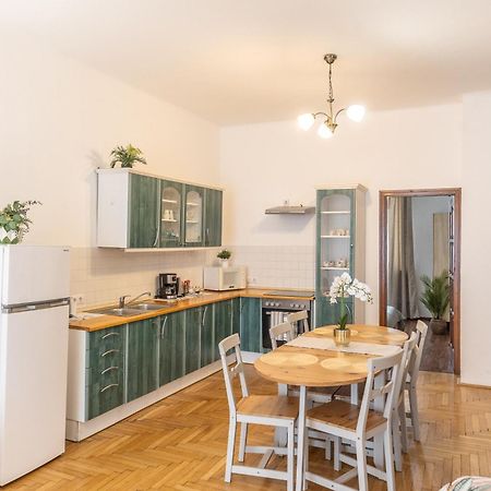 Riverside Balcony Apartment With View To Danube Budapest Esterno foto