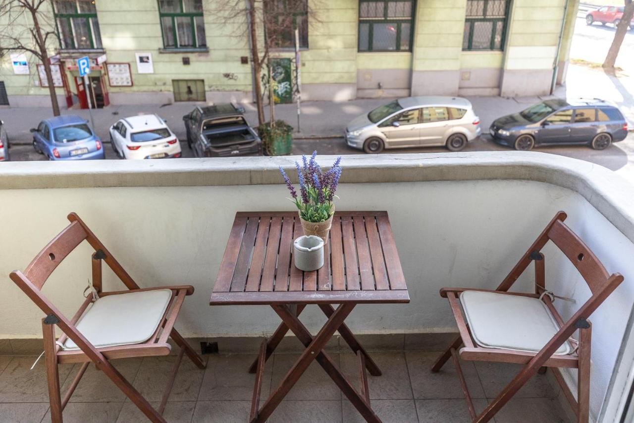 Riverside Balcony Apartment With View To Danube Budapest Esterno foto