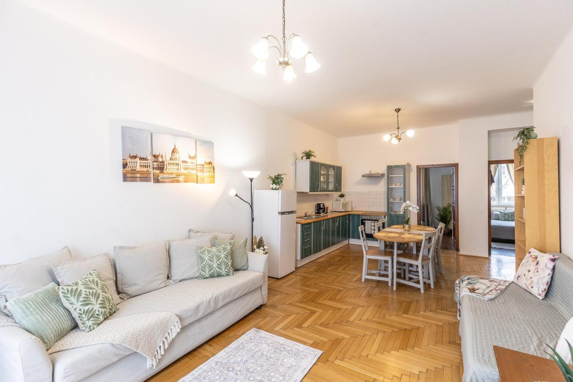Riverside Balcony Apartment With View To Danube Budapest Esterno foto