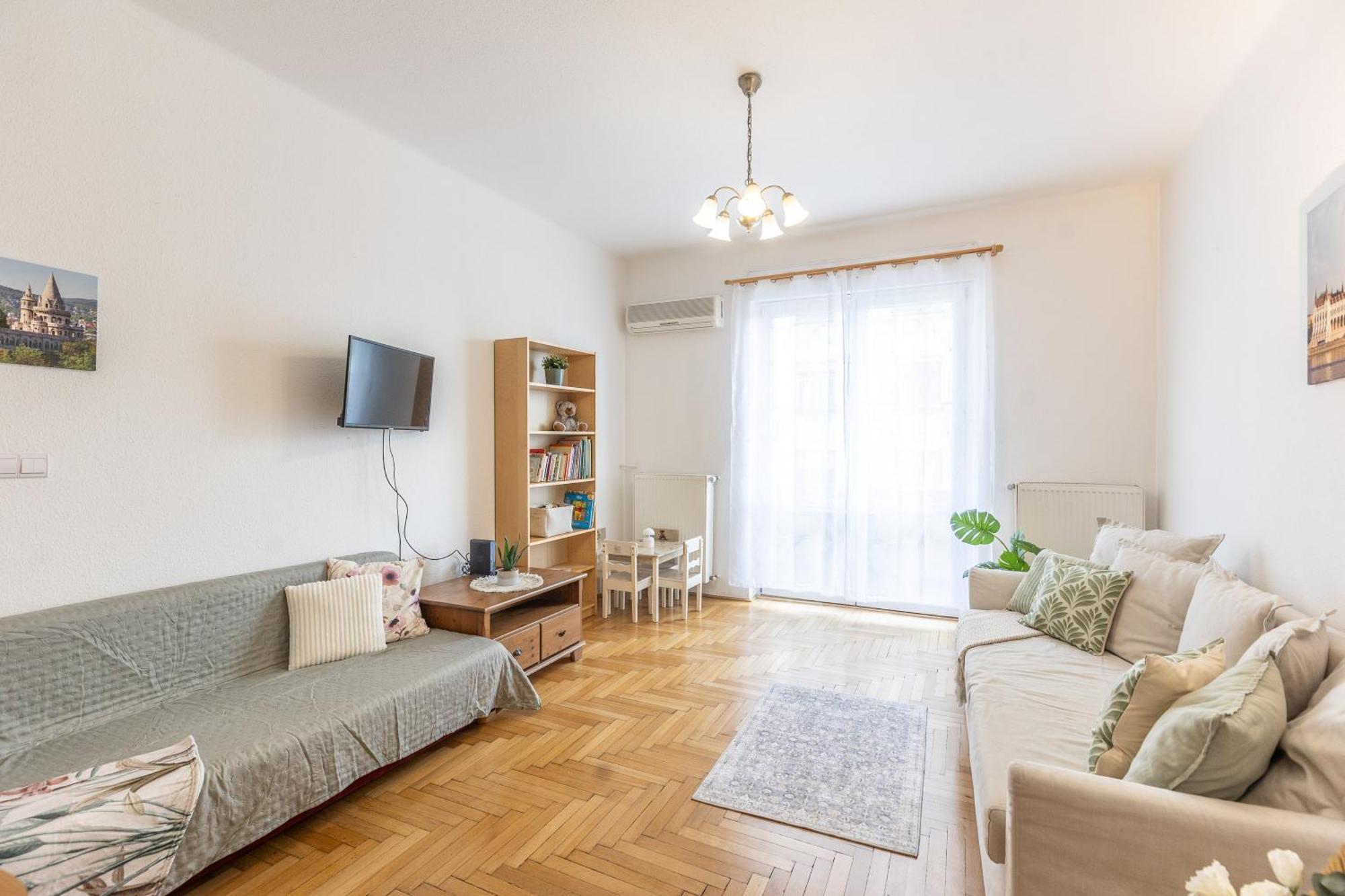 Riverside Balcony Apartment With View To Danube Budapest Esterno foto