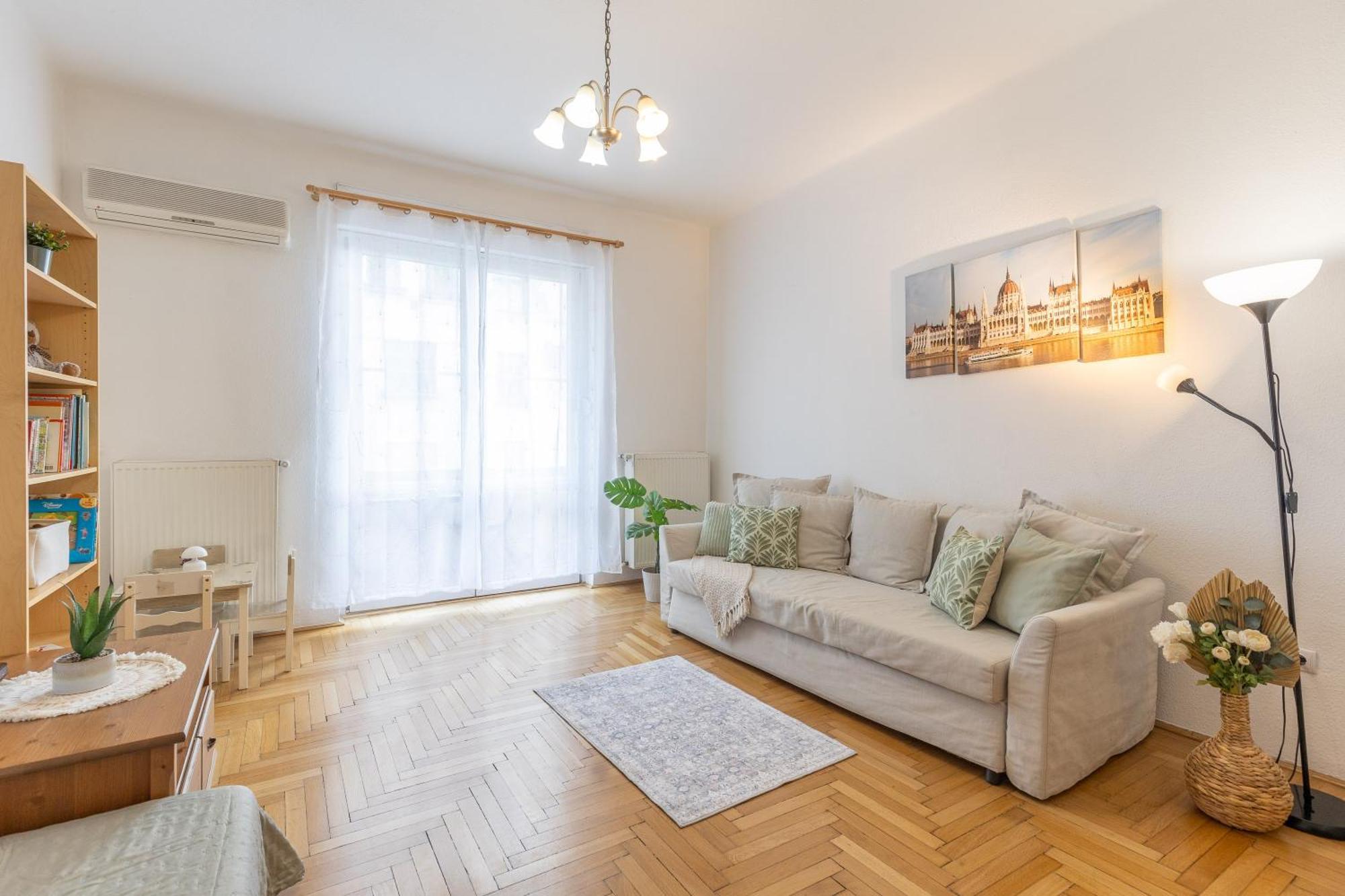Riverside Balcony Apartment With View To Danube Budapest Esterno foto
