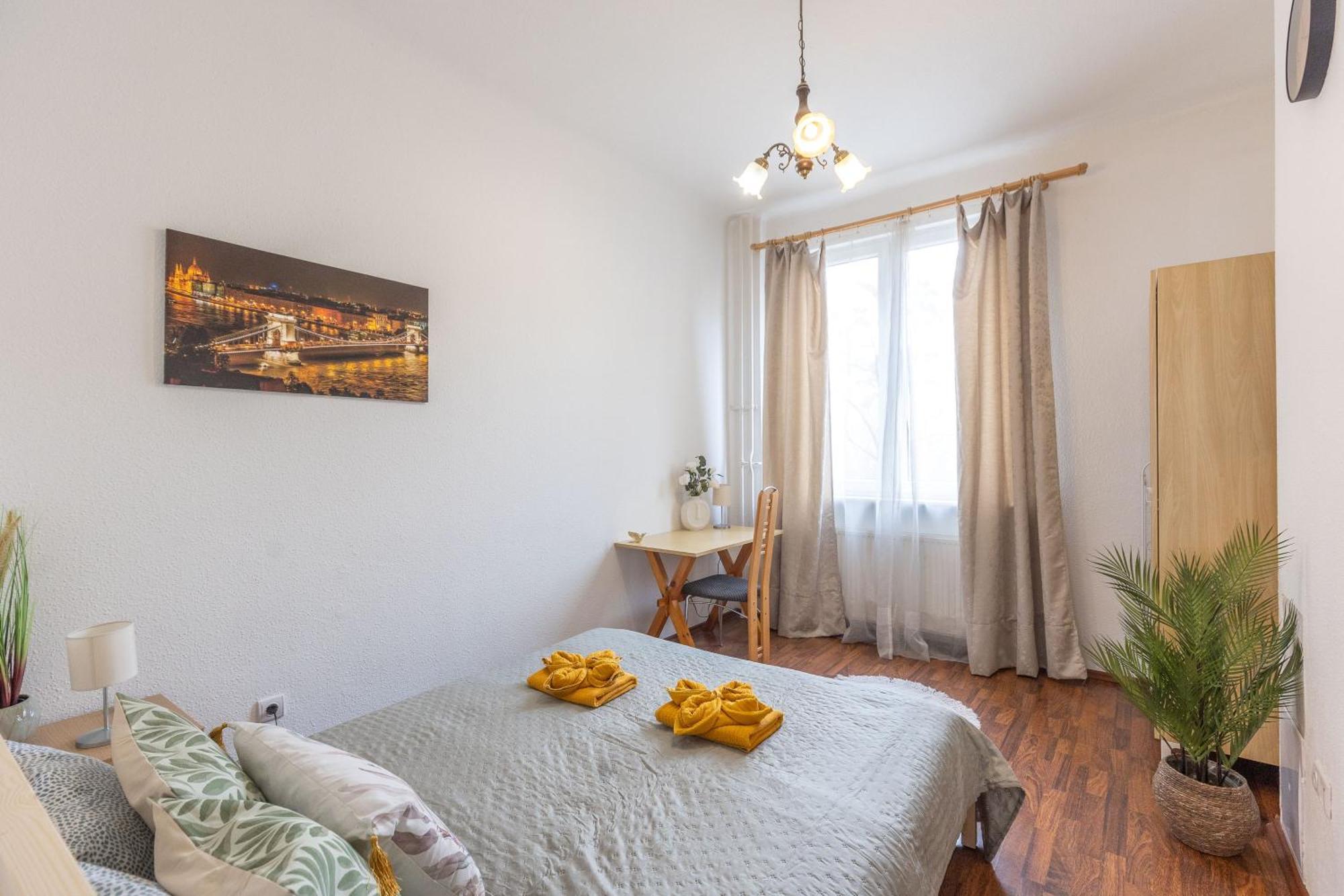 Riverside Balcony Apartment With View To Danube Budapest Esterno foto
