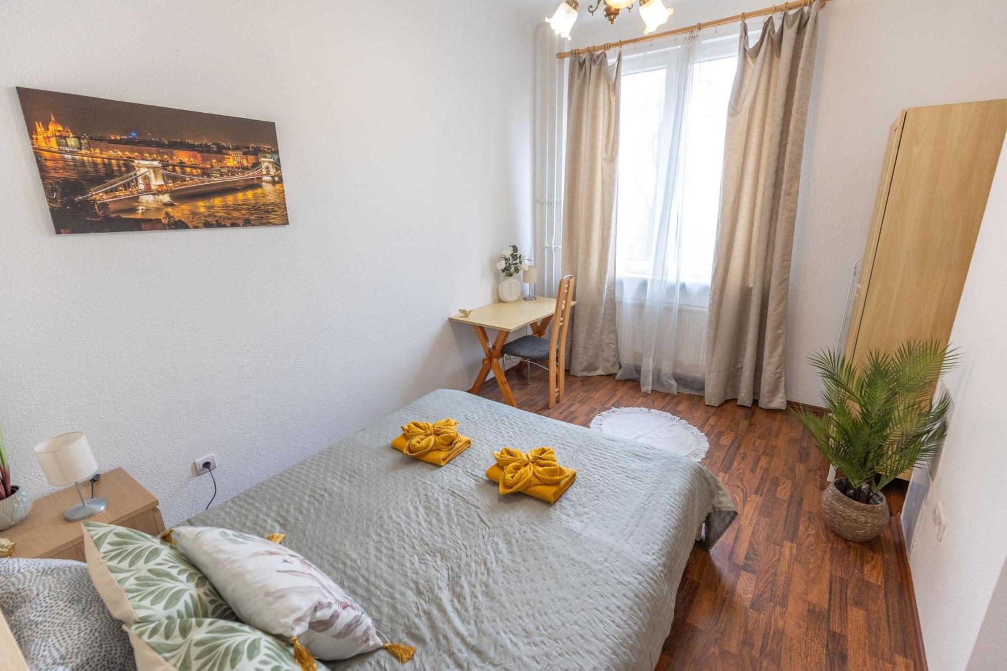 Riverside Balcony Apartment With View To Danube Budapest Esterno foto