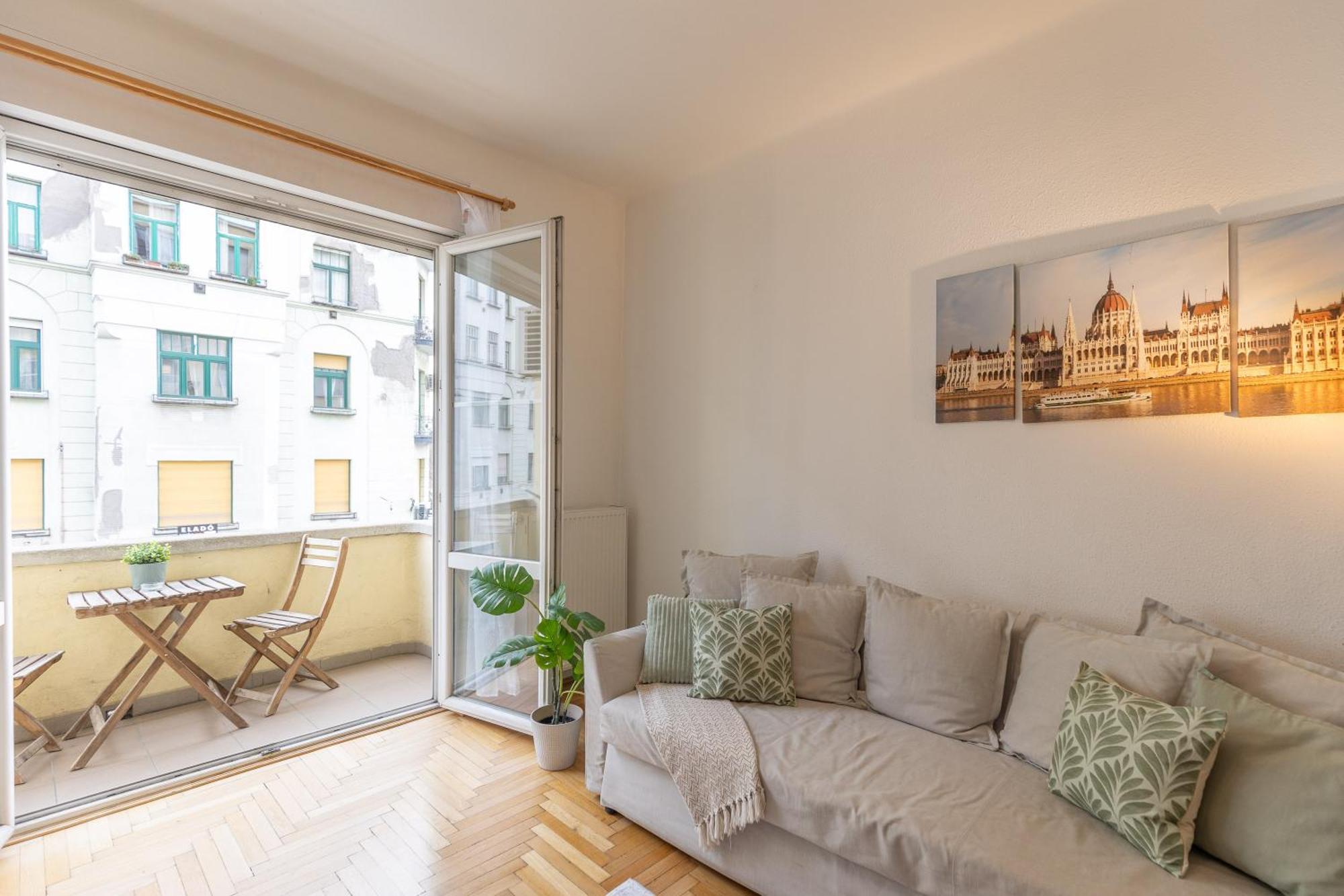 Riverside Balcony Apartment With View To Danube Budapest Esterno foto